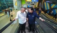 Menteri BUMN Erick Thohir dan Menteri Perhubungan Dudy Purwagandhi saat memeriksa kesiapan bandara di Terminal 3, Bandara Internasional Soekarno-Hatta, Tangerang, Jumat (20/12/2024). foto-dok BUMN