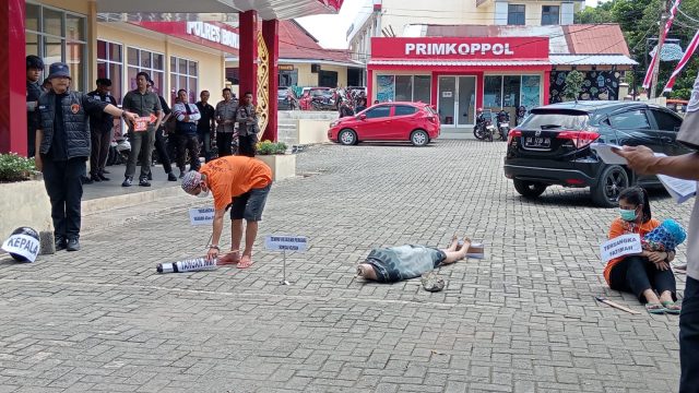 Polres Banjar Gelar Rekonstruksi Pembunuhan Sadis di Paramasan, Kakak Beradik Peragakan 43 Adegan