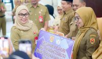 Wali Kota Banjarbaru Buka Tiga Agenda Pendidikan dan Serahkan Bantuan untuk Sekolah